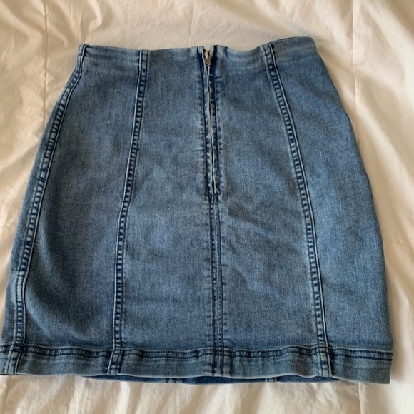 Free people denim mini skirt with zip - Picture 2 of 4